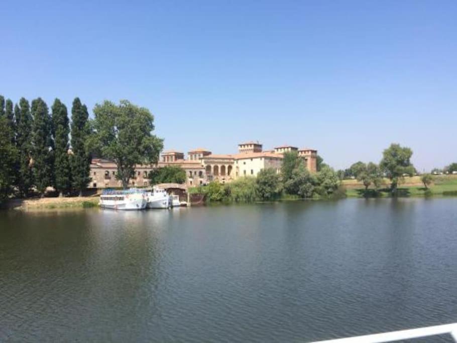 Appartamento Fronte Parco Hofer Con Parcheggio Piu Bici Gratuiti E Check Out Fino Ore 19 Su Richiesta Mantova Ngoại thất bức ảnh